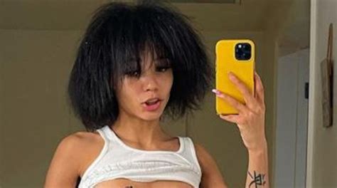 Nicki Minaj is a veteran in the hip-hop arena now and took to Twitter to give upcoming female rapper Coi Leray some encouraging support and helped her fix her crown in the process. Coi Leray, the ...